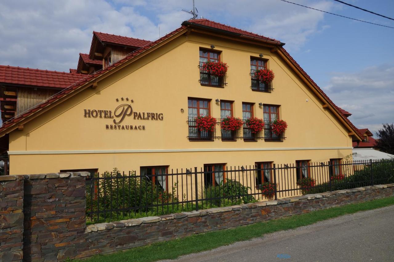 Hotel A Restaurace Palfrig Stara Ves nad Ondrejnici Экстерьер фото